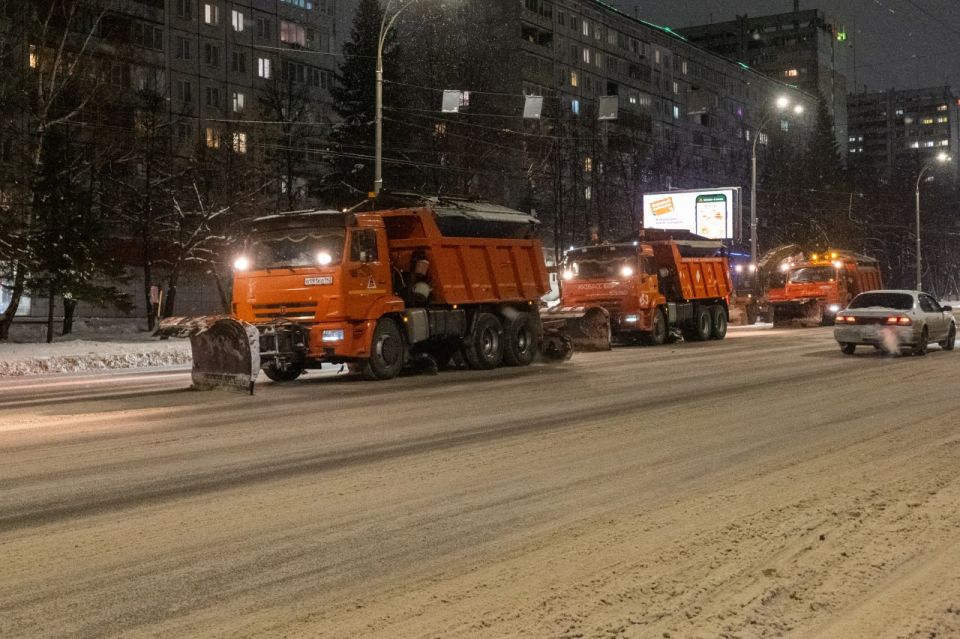 Дорожные службы Кемерова работали в ночную смену
