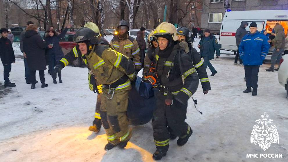 На пожаре в Новокузнецке спасли 27 человек На пожаре в Новокузнецке спасли 27 человек
