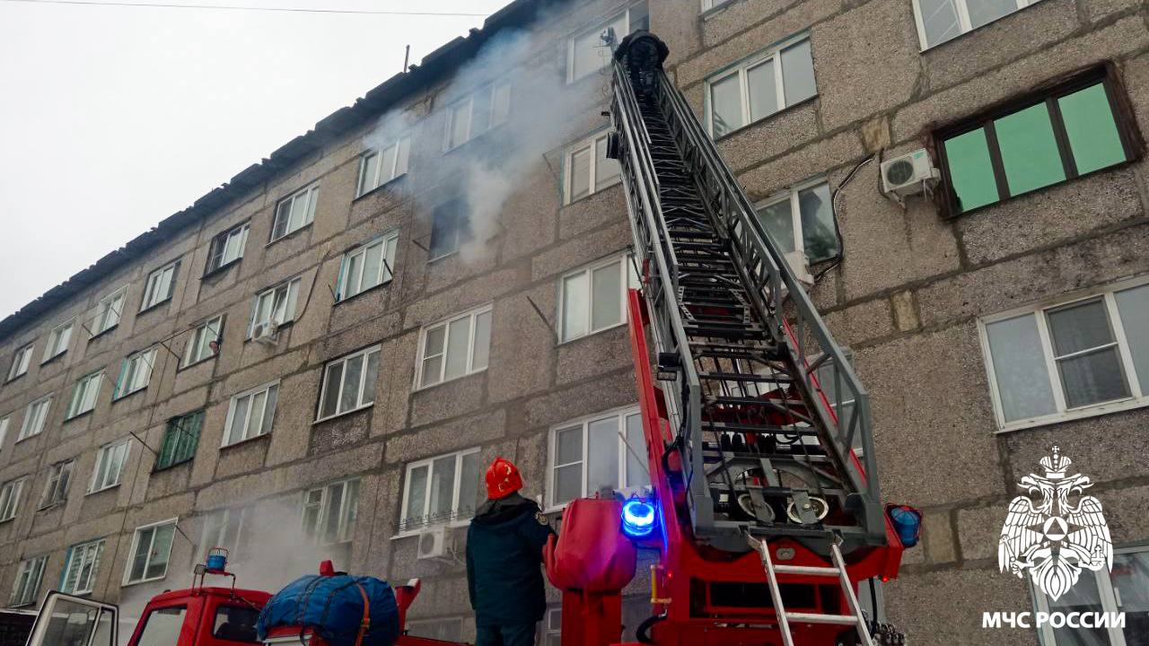 На пожаре в Новокузнецке спасли 27 человек На пожаре в Новокузнецке спасли 27 человек