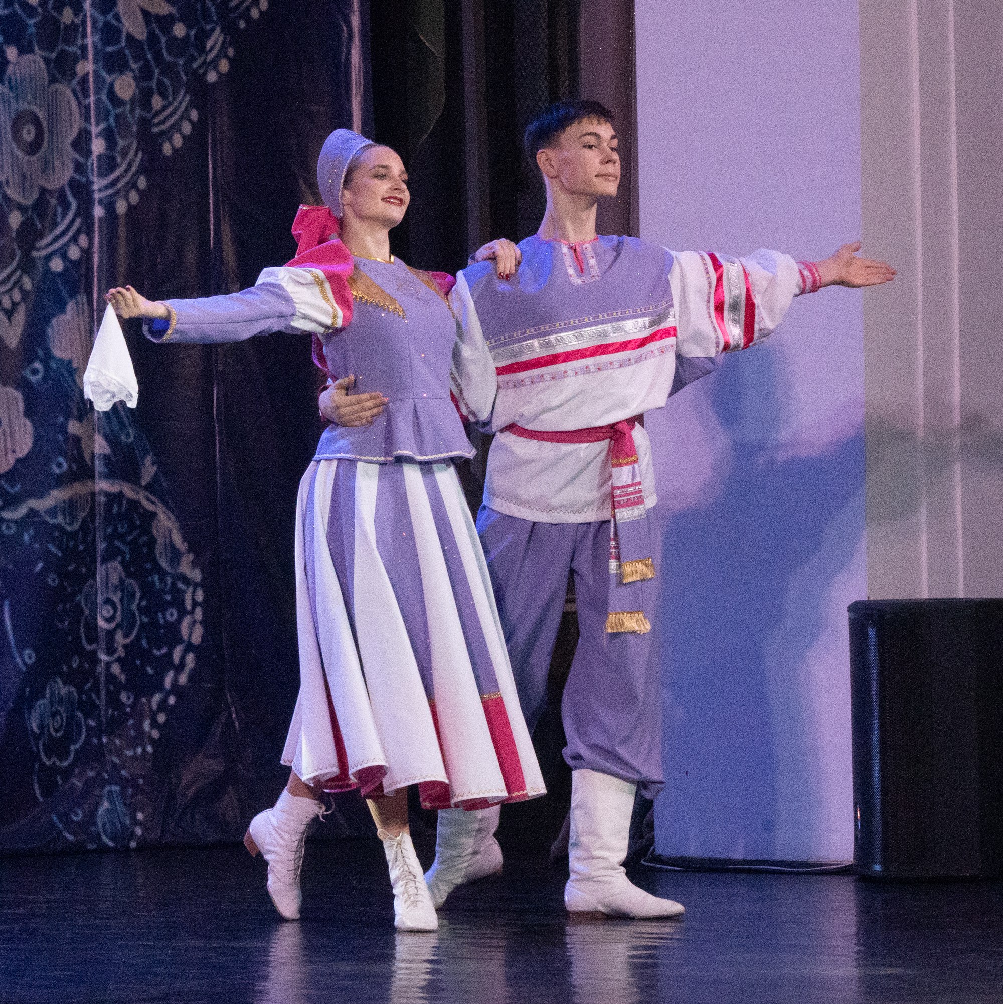 Жительницы Рудничного района принимали поздравления с Днём матери Жительницы Рудничного района принимали поздравления с Днём матери