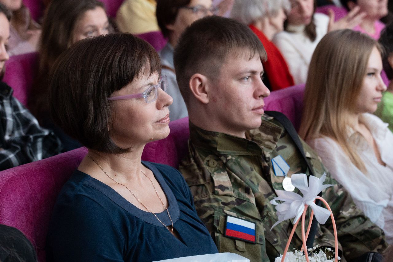 В Кемерове поздравили с Днём матери жительниц Центрального района В Кемерове поздравили с Днём матери жительниц Центрального района