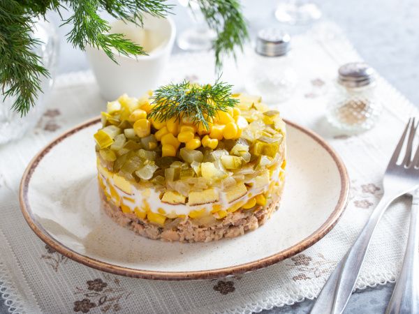 Кукуруза в главной роли: праздничные салаты для Нового года