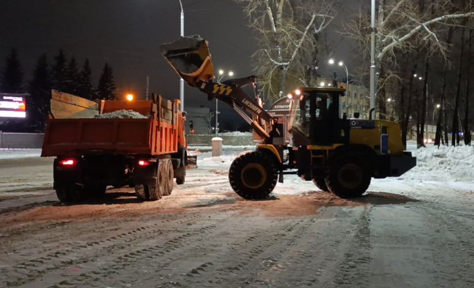 В ночной уборке снега было задействовано 72 единицы спецтехники
