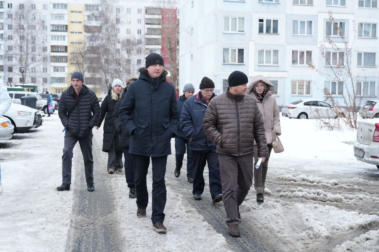 В Кемерове усилили контроль за уборкой снега и наледи во дворах В Кемерове усилили контроль за уборкой снега и наледи во дворах