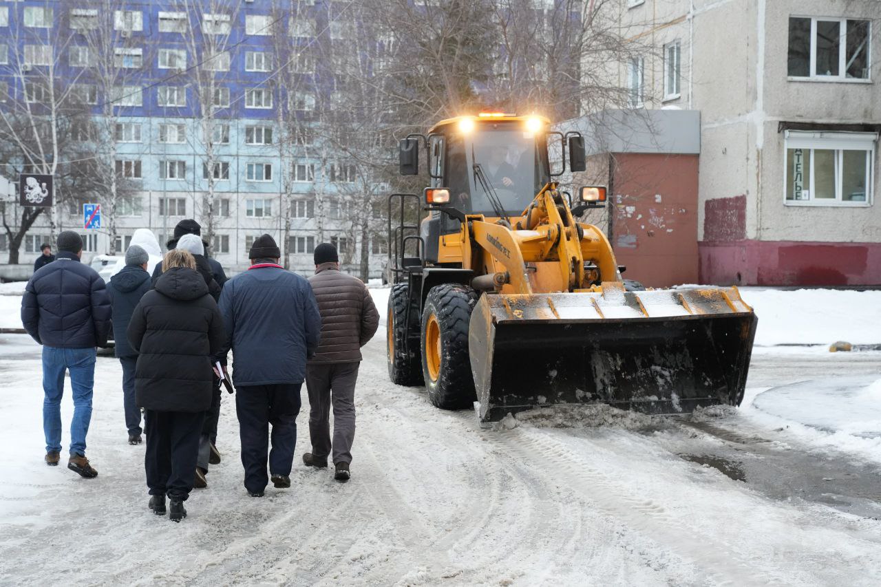 В Кемерове усилили контроль за уборкой снега и наледи во дворах В Кемерове усилили контроль за уборкой снега и наледи во дворах