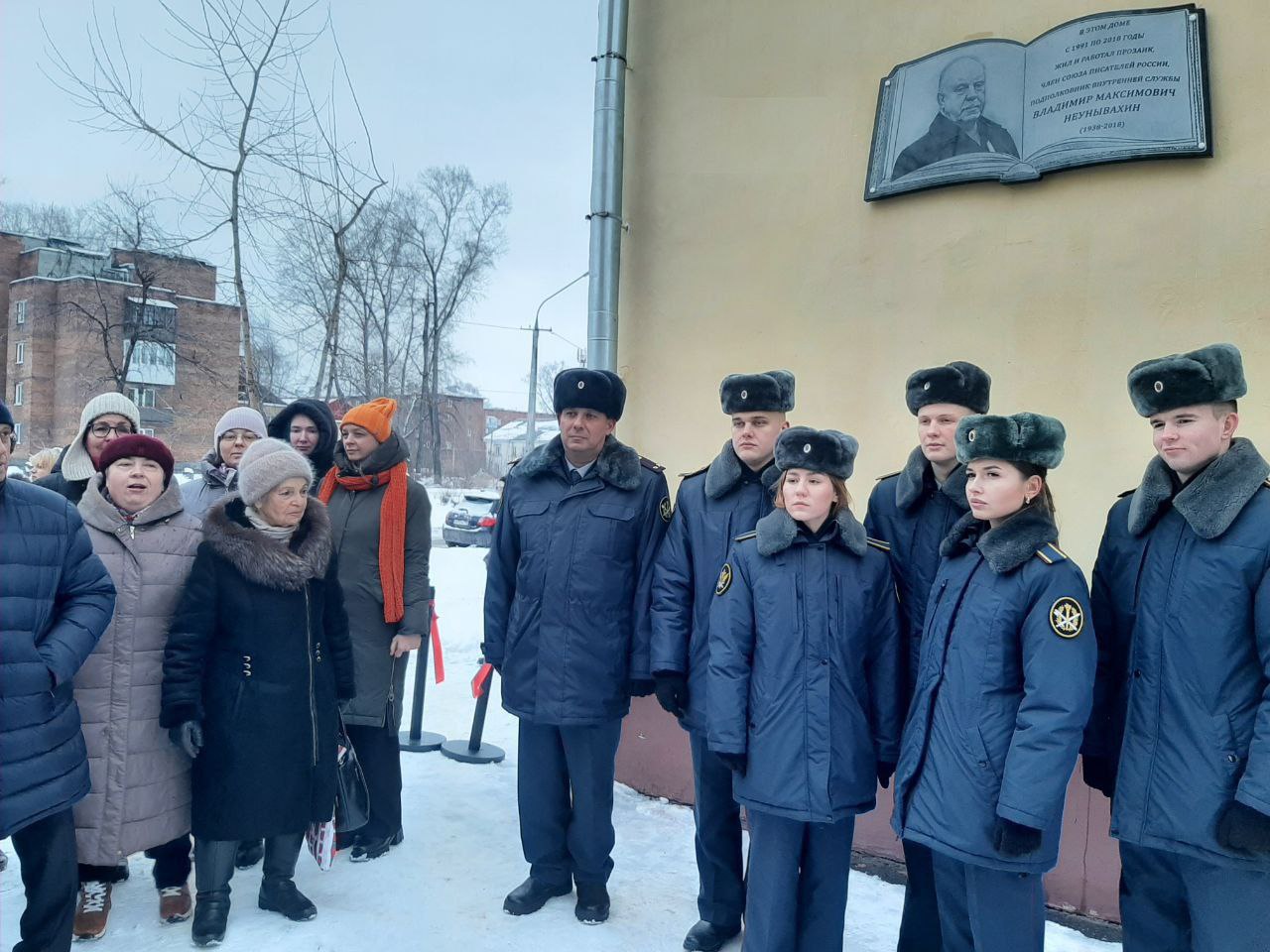 В Новокузнецке увековечили память писателя Владимира Неунывахина В Новокузнецке увековечили память писателя Владимира Неунывахина