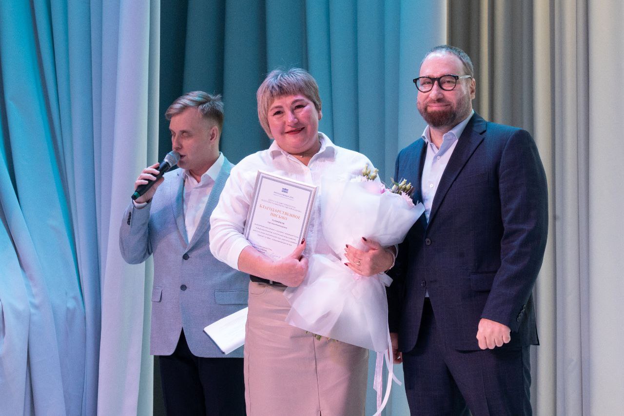 В Кемерове поздравили с Днём матери жительниц Центрального района В Кемерове поздравили с Днём матери жительниц Центрального района