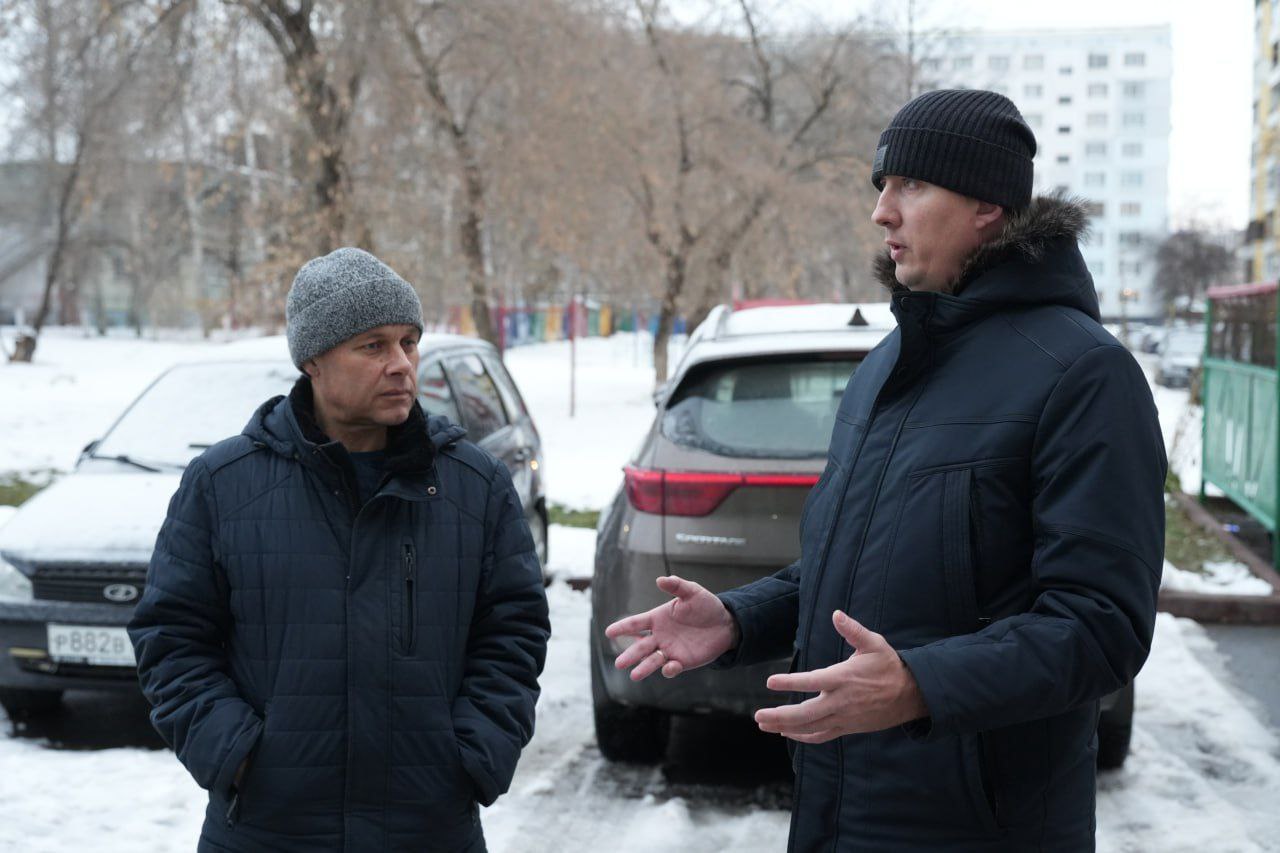 В Кемерове усилили контроль за уборкой снега и наледи во дворах В Кемерове усилили контроль за уборкой снега и наледи во дворах