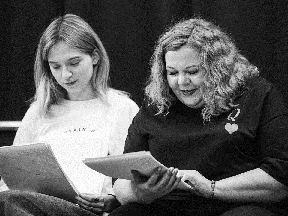 20 декабря в Новокузнецком драматическом театре — премьера музыкальной сказки для всей семьи «Королевство кривых зеркал» по мотивам Виталия Губарева 20 декабря в Новокузнецком драматическом театре — премьера музыкальной сказки для всей семьи «Королевство кривых зеркал» по мотивам Виталия Губарева