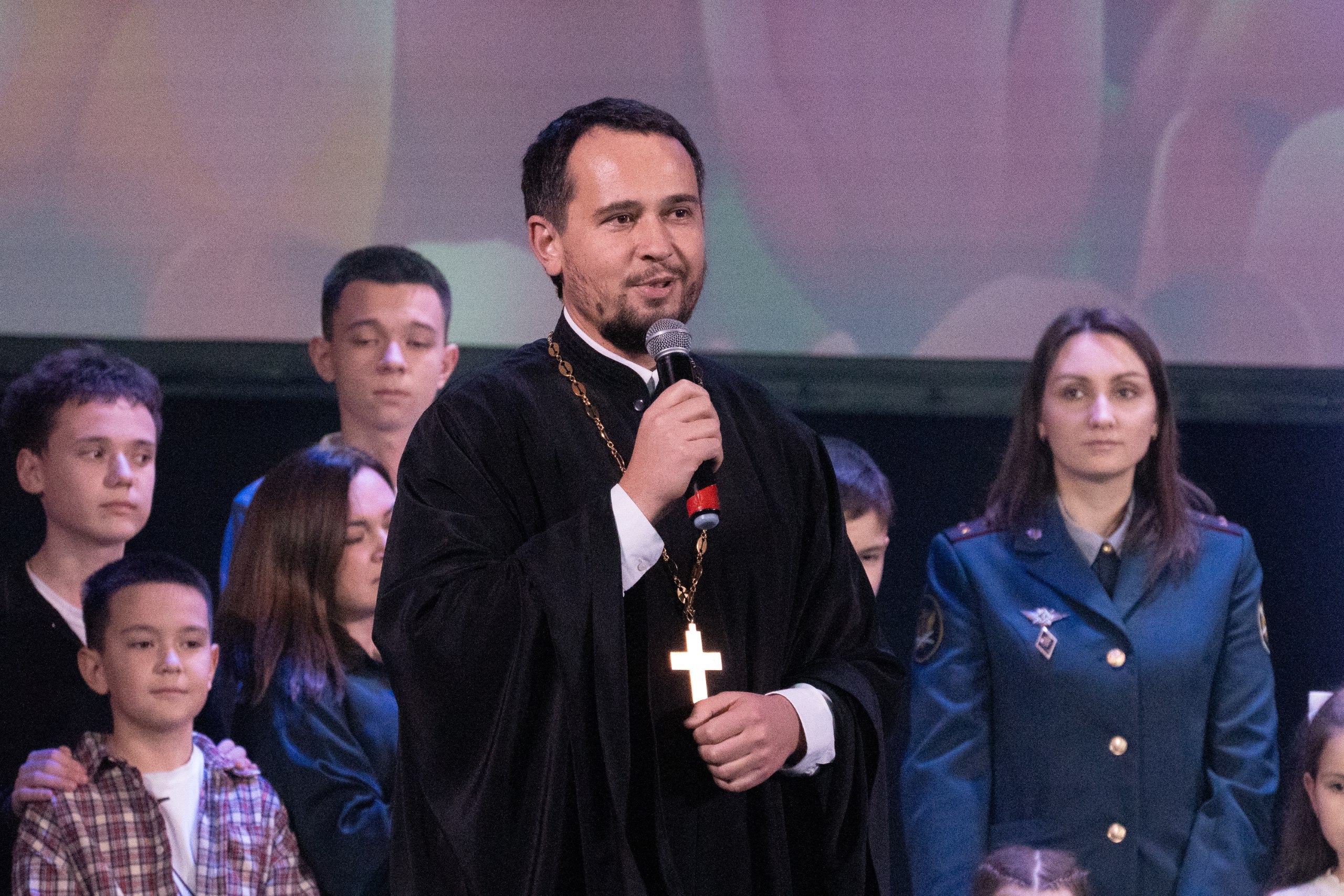 Жительницы Рудничного района принимали поздравления с Днём матери Жительницы Рудничного района принимали поздравления с Днём матери