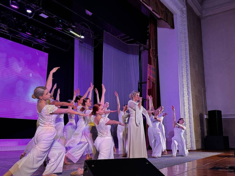 «Говорите мамам нежные слова»: в Кировском районе прошла праздничная программа в честь Дня матери