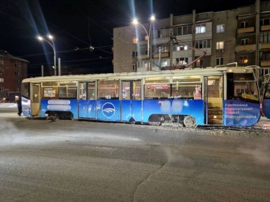В Кемерове трамвай №10 развалился на ходу у одной из остановок в Рудничном районе