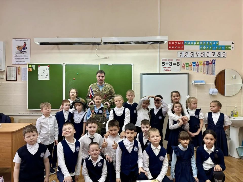 Во всех кемеровских школах состоялся урок города на тему «Герои нашего времени — участники специальной военной операции» Во всех кемеровских школах состоялся урок города на тему «Герои нашего времени — участники специальной военной операции»