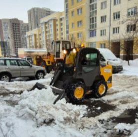 Сегодня в уборке дворов от снега задействовано 1195 дворников Сегодня в уборке дворов от снега задействовано 1195 дворников