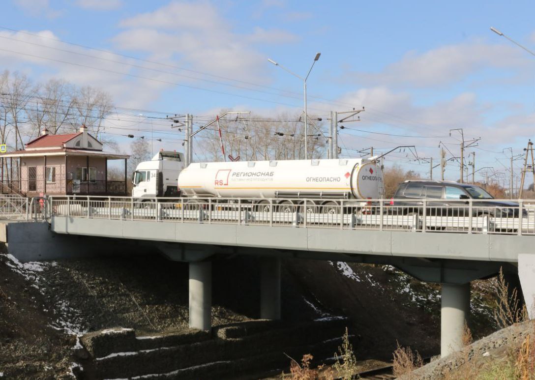 В Кемерове по нацпроекту «Инфраструктура для жизни» в 2025 году обновляли мосты, дороги, дворы и скверы В Кемерове по нацпроекту «Инфраструктура для жизни» в 2025 году обновляли мосты, дороги, дворы и скверы