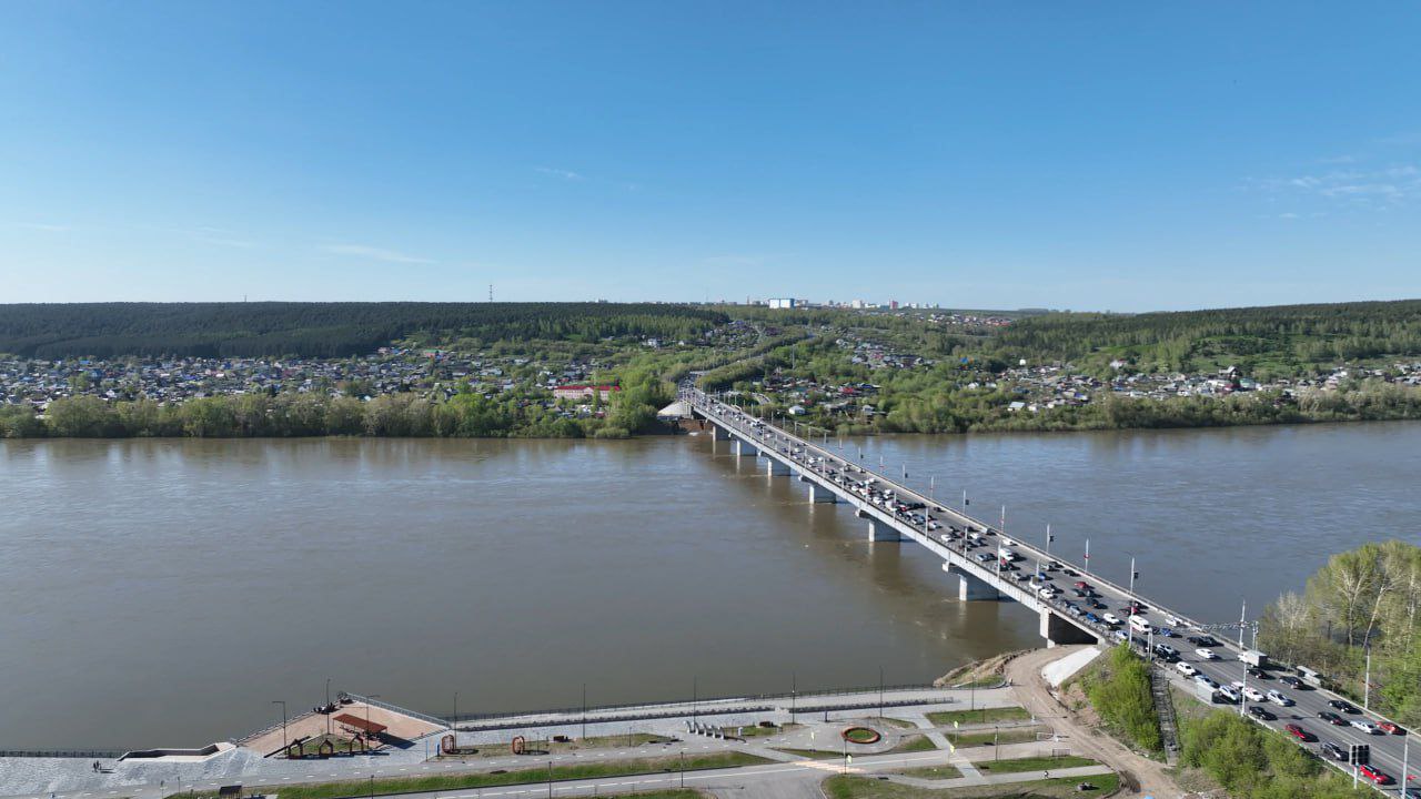 В Кемерове по нацпроекту «Инфраструктура для жизни» в 2025 году обновляли мосты, дороги, дворы и скверы