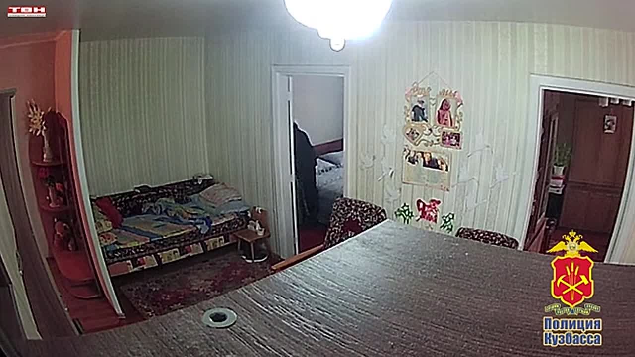 Похитили деньги у 94-летней пенсионерки