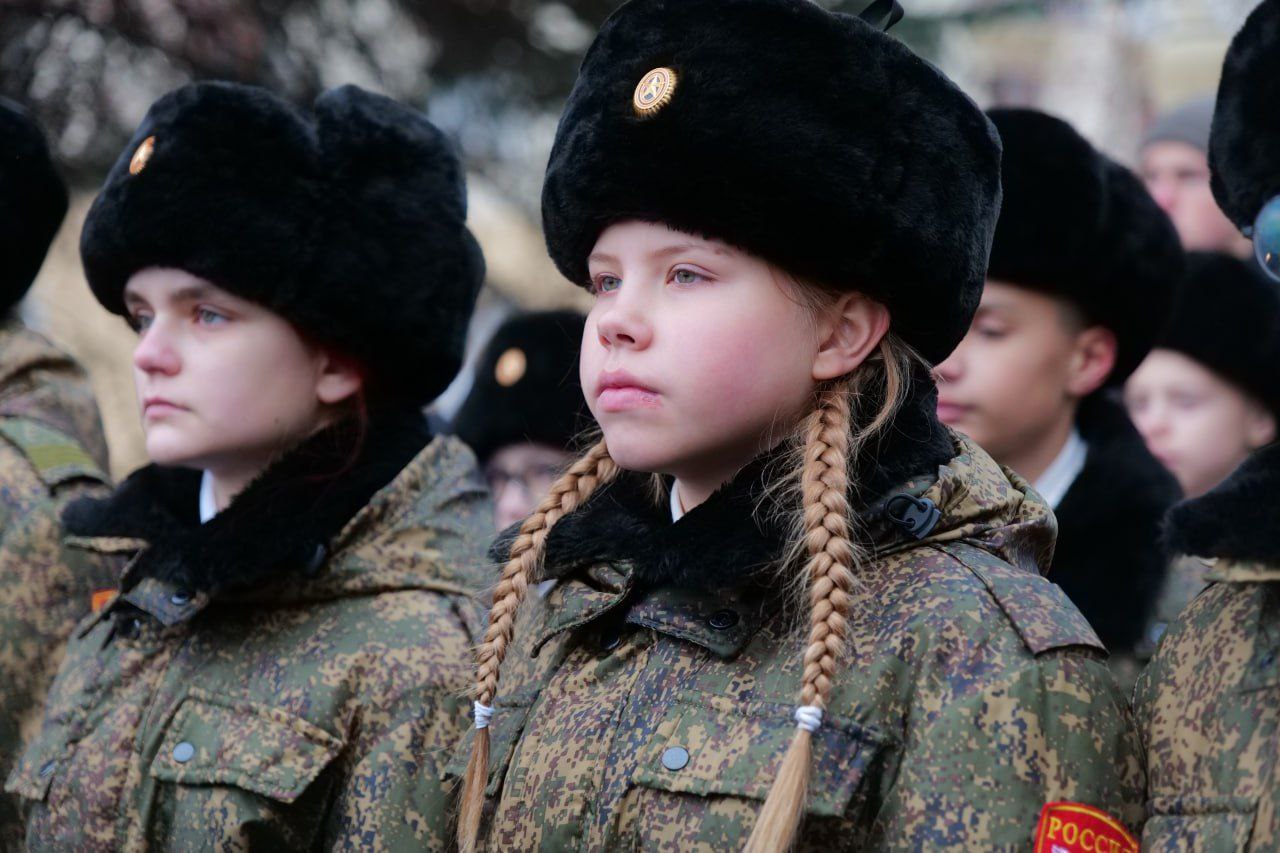 В День Неизвестного Солдата в Кемерове возложили цветы к памятнику воинам-кузбассовцам, павшим за Родину в 1941-1945 гг В День Неизвестного Солдата в Кемерове возложили цветы к памятнику воинам-кузбассовцам, павшим за Родину в 1941-1945 гг