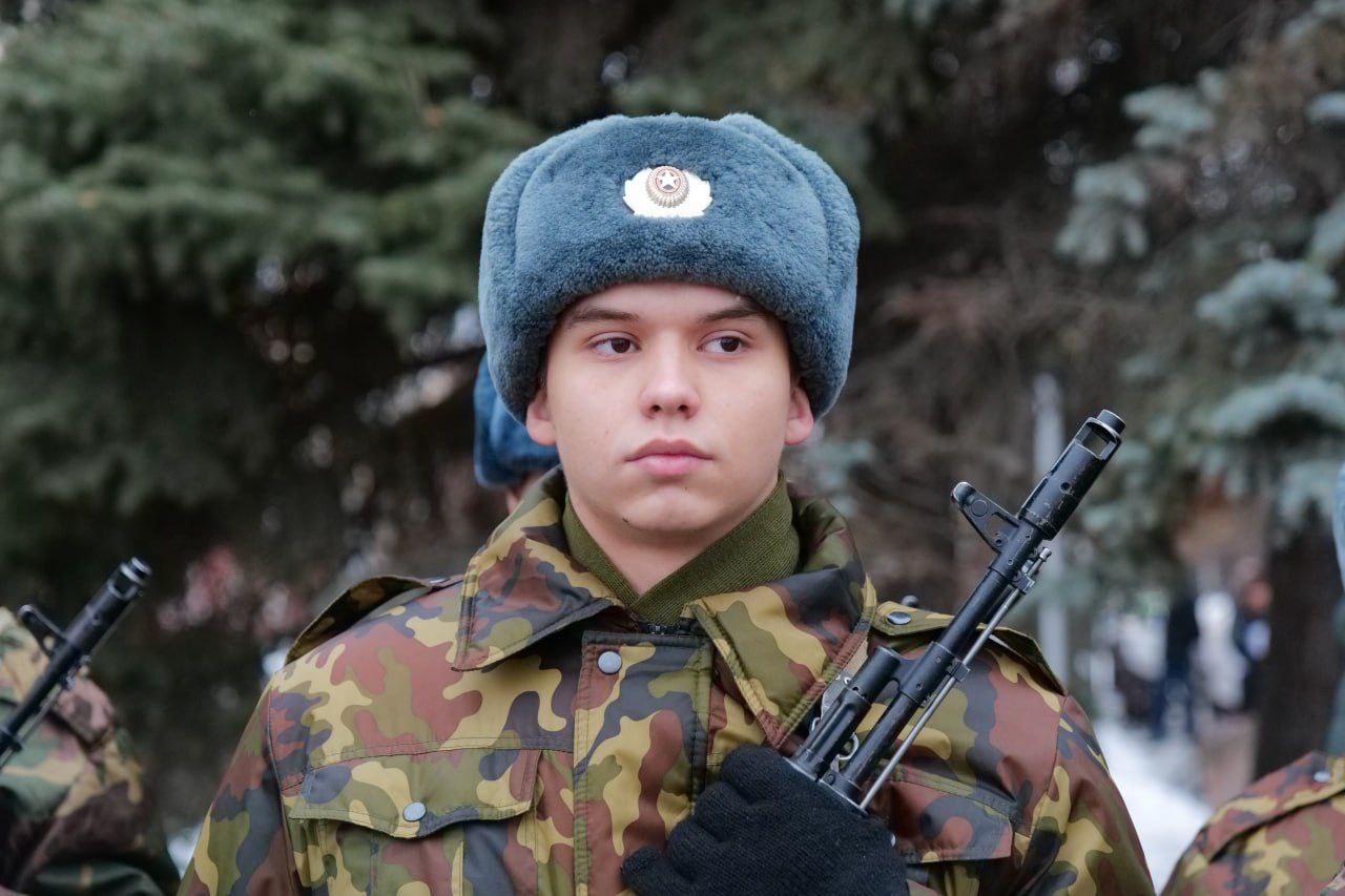 В День Неизвестного Солдата в Кемерове возложили цветы к памятнику воинам-кузбассовцам, павшим за Родину в 1941-1945 гг В День Неизвестного Солдата в Кемерове возложили цветы к памятнику воинам-кузбассовцам, павшим за Родину в 1941-1945 гг