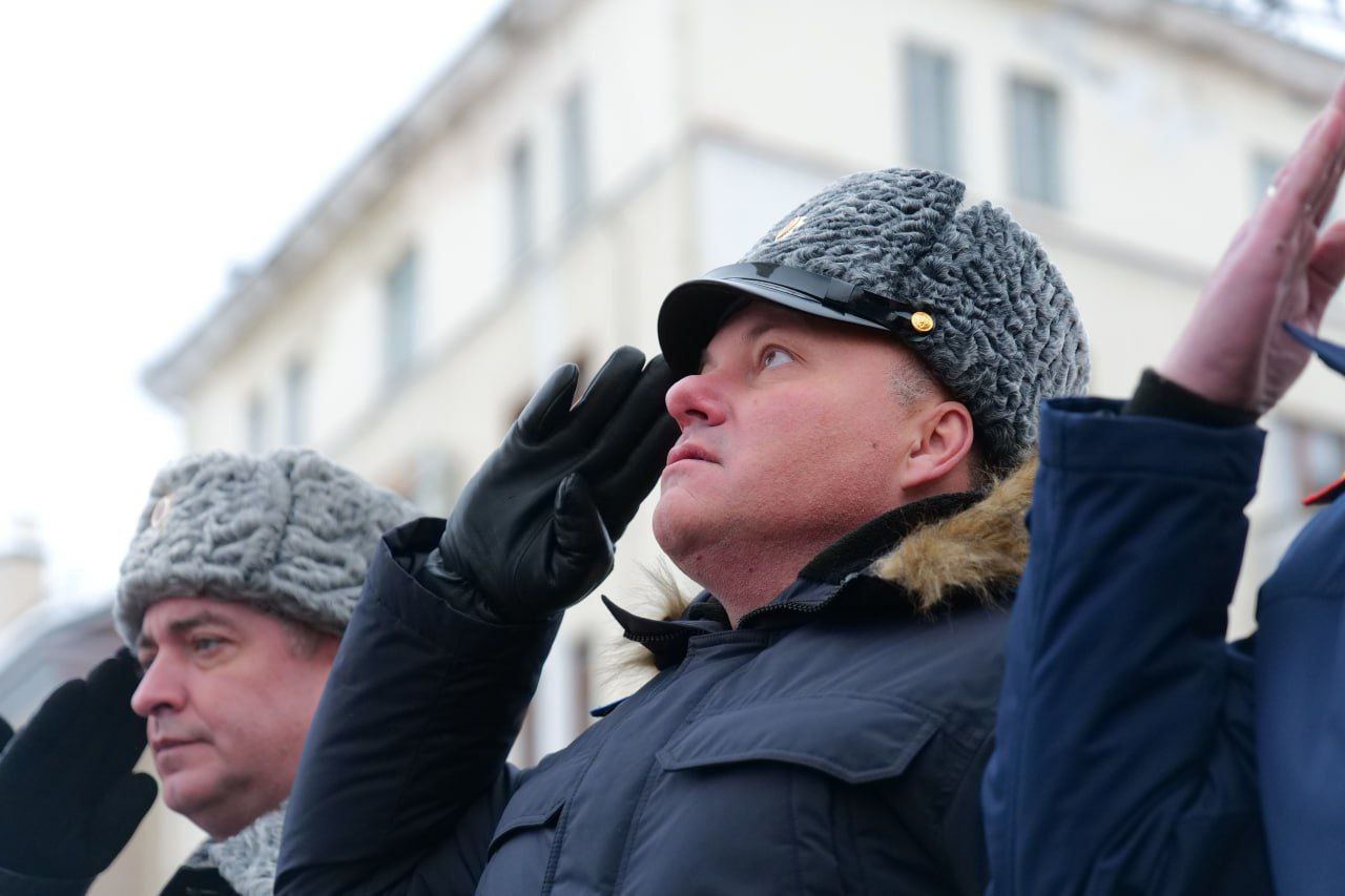 В День Неизвестного Солдата в Кемерове возложили цветы к памятнику воинам-кузбассовцам, павшим за Родину в 1941-1945 гг В День Неизвестного Солдата в Кемерове возложили цветы к памятнику воинам-кузбассовцам, павшим за Родину в 1941-1945 гг