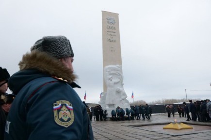 В День Неизвестного Солдата в Кемерове возложили цветы к памятнику воинам-кузбассовцам, павшим за Родину в 1941-1945 гг