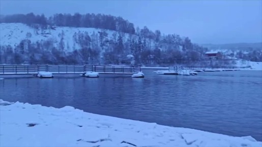 Понтонный мост рухнул в Калтане