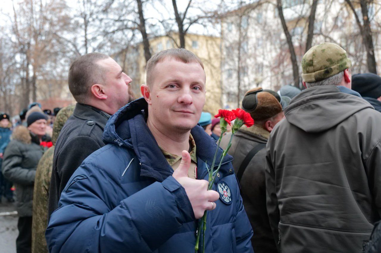В День Неизвестного Солдата в Кемерове возложили цветы к памятнику воинам-кузбассовцам, павшим за Родину в 1941-1945 гг В День Неизвестного Солдата в Кемерове возложили цветы к памятнику воинам-кузбассовцам, павшим за Родину в 1941-1945 гг