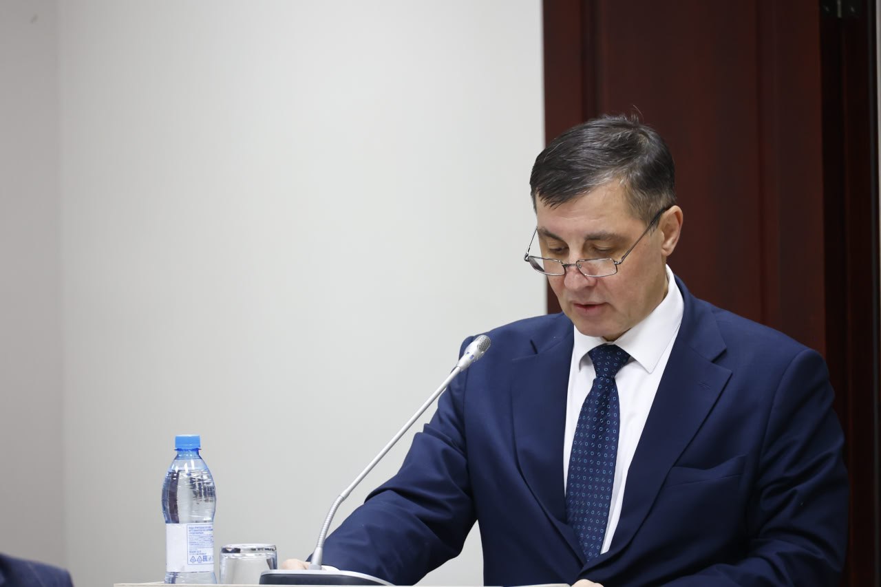 Министр природных ресурсов и экологии Кузбасса Олег Ивлев и исполняющий обязанности министра лесного комплекса и охотничьего хозяйства Кузбасса Евгений Бойко выступили с докладами о результатах работы своих ведомств в 2025... Министр природных ресурсов и экологии Кузбасса Олег Ивлев и исполняющий обязанности министра лесного комплекса и охотничьего хозяйства Кузбасса Евгений Бойко выступили с докладами о результатах работы своих ведомств в 2025...