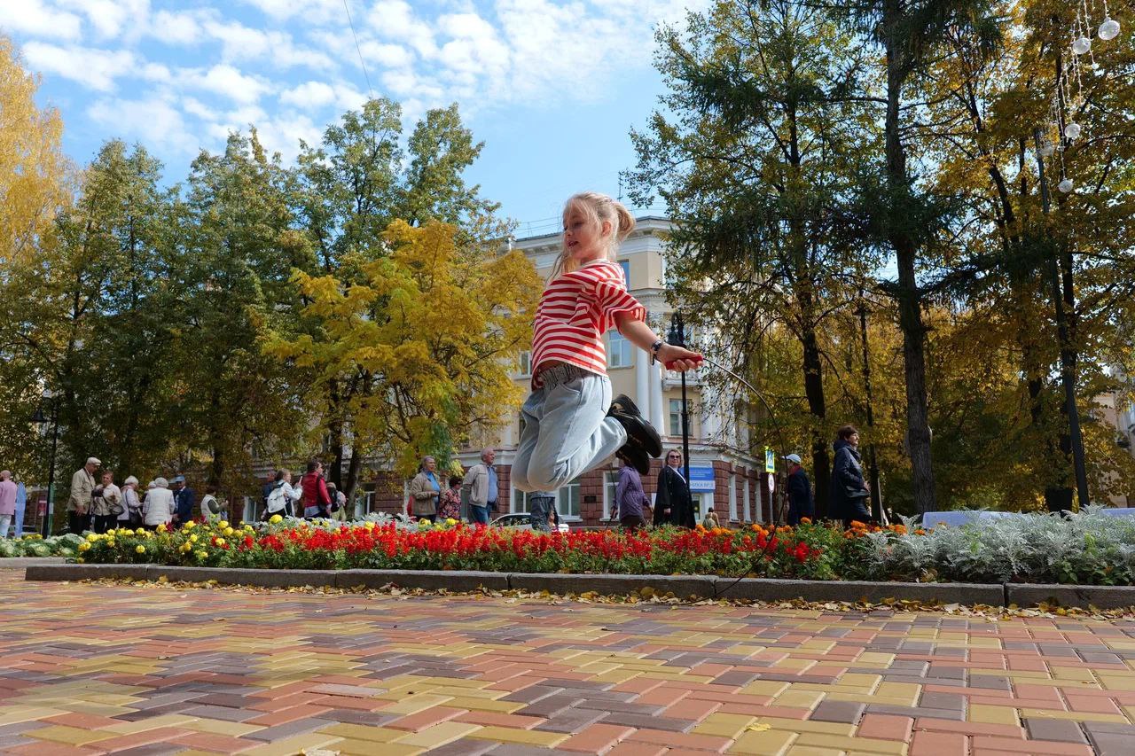 От Томи до памятника первооткрывателю кузнецкого угля Михайле Волкову: улица Весенняя в Кемерове соединила историю, культуру и мечты молодёжи От Томи до памятника первооткрывателю кузнецкого угля Михайле Волкову: улица Весенняя в Кемерове соединила историю, культуру и мечты молодёжи