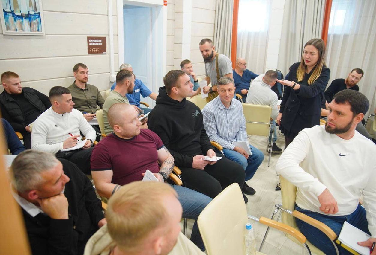 В Кузбассе будут расширять программы трудоустройства и обучения для ветеранов СВО