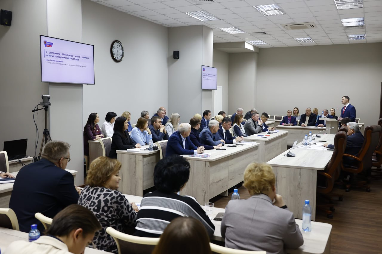 Министр природных ресурсов и экологии Кузбасса Олег Ивлев и исполняющий обязанности министра лесного комплекса и охотничьего хозяйства Кузбасса Евгений Бойко выступили с докладами о результатах работы своих ведомств в 2025...