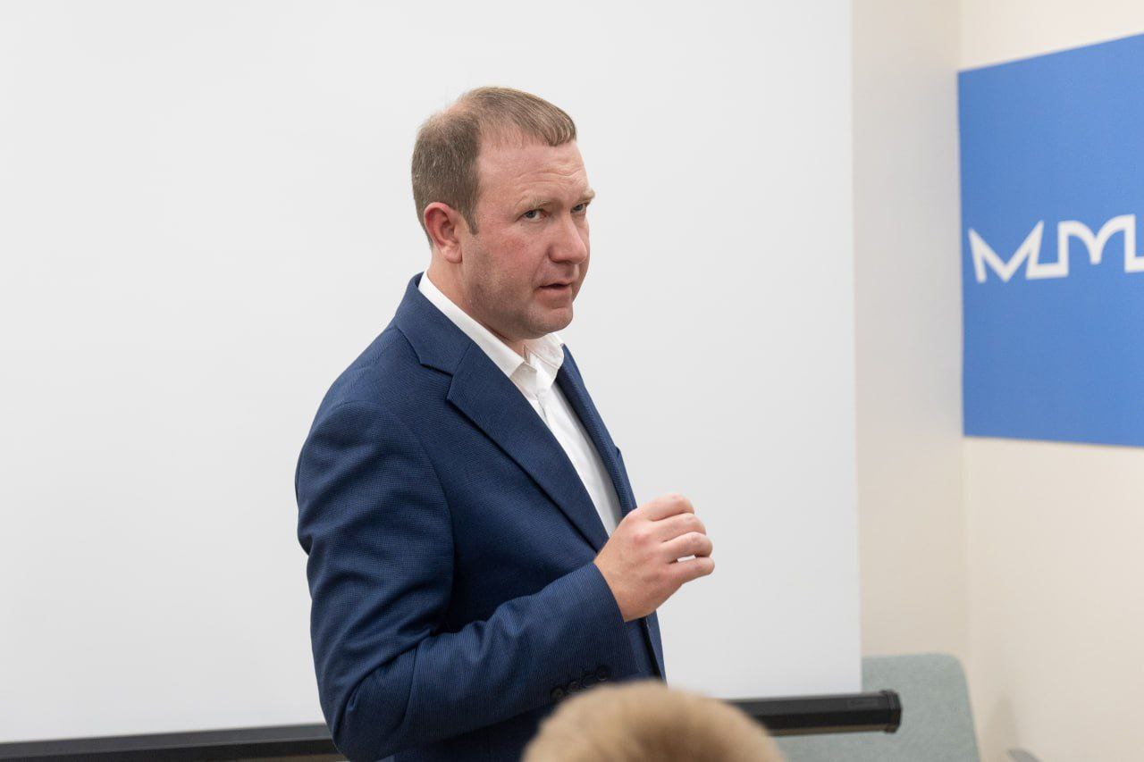 Глава города Кемерово Дмитрий Анисимов провел первую встречу с молодежью в центре "Кузбасс Глава города Кемерово Дмитрий Анисимов провел первую встречу с молодежью в центре "Кузбасс