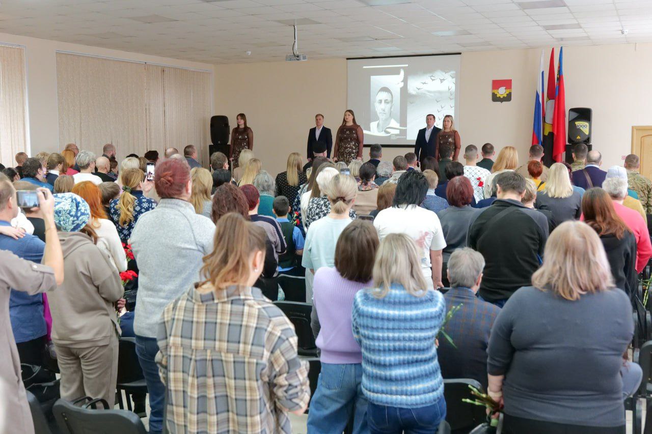 В территориальном управлении Заводского района города Кемерово открыли Стенд Памяти героев специальной военной операции В территориальном управлении Заводского района города Кемерово открыли Стенд Памяти героев специальной военной операции