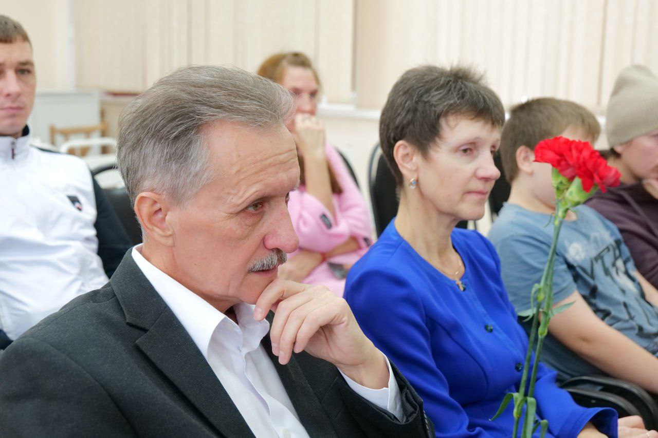 В территориальном управлении Заводского района города Кемерово открыли Стенд Памяти героев специальной военной операции В территориальном управлении Заводского района города Кемерово открыли Стенд Памяти героев специальной военной операции