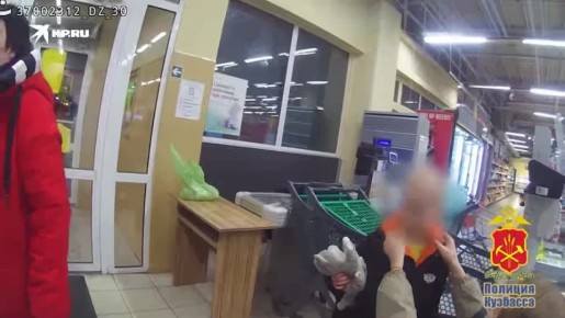 В Новокузнецке 5-летний мальчик Вовка поругался с мамой и сбежал из дома, прихватив с собой игрушки, воды и хлеба