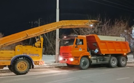 Ночью убирали снег во всех районах Кемерова