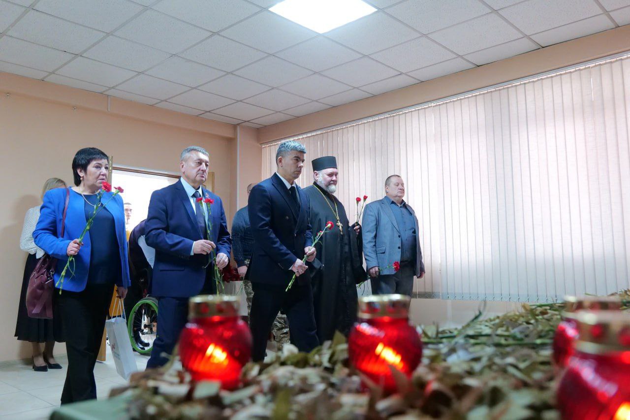 В территориальном управлении Заводского района города Кемерово открыли Стенд Памяти героев специальной военной операции В территориальном управлении Заводского района города Кемерово открыли Стенд Памяти героев специальной военной операции