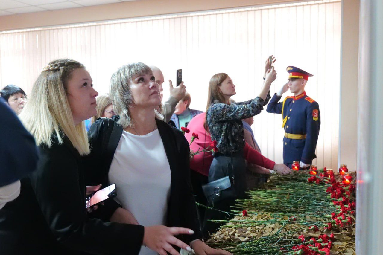 В территориальном управлении Заводского района города Кемерово открыли Стенд Памяти героев специальной военной операции В территориальном управлении Заводского района города Кемерово открыли Стенд Памяти героев специальной военной операции