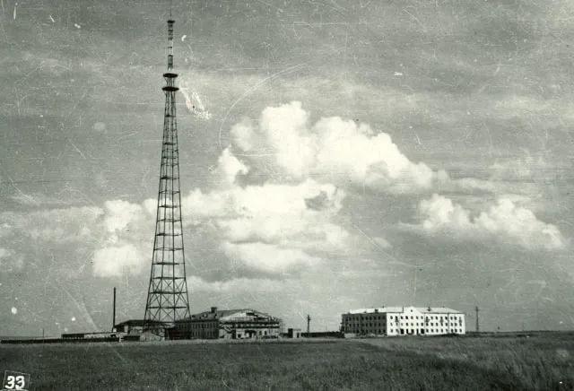 Здание ГТРК «Кузбасс» из 50-х «связали» нейросети Здание ГТРК «Кузбасс» из 50-х «связали» нейросети