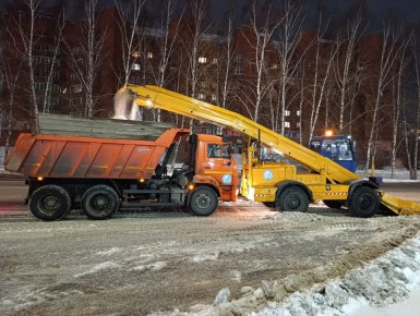 За ночь дорожные службы вывезли 17 тысяч кубометров снега