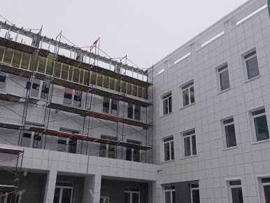 Почти 500 посещений за смену и завершение работ по фасаду