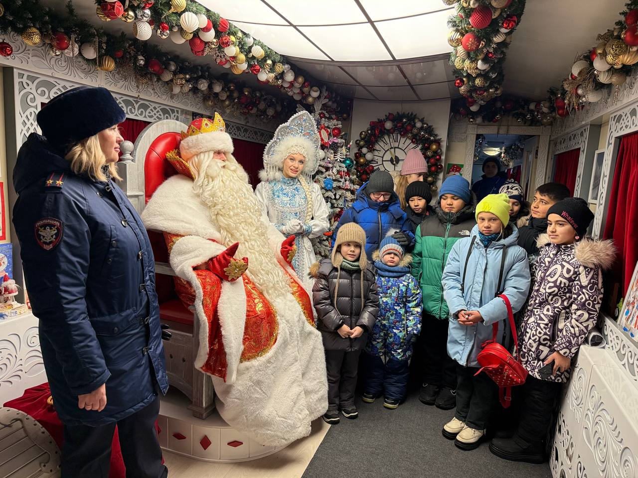 Поезд Деда Мороза встретили в Кемерове Поезд Деда Мороза встретили в Кемерове