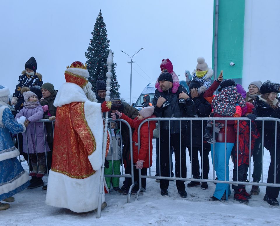 Поезд Деда Мороза сделал остановку в Кемерове