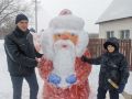 Житель Ягуновского построил рядом со своим домом новогодний мини-городок