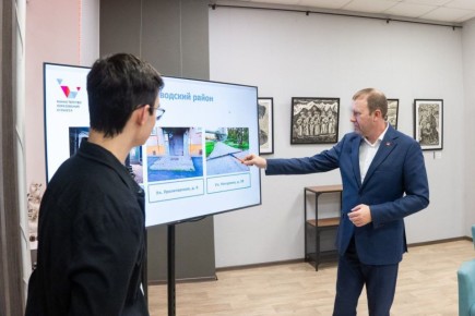 Глава города Кемерово Дмитрий Анисимов встретился со школьниками — участниками проекта «Город для всех»