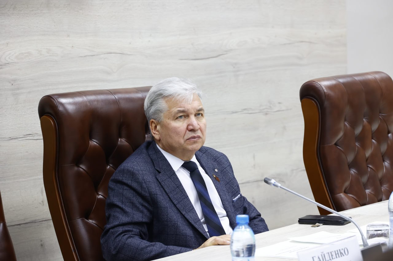 На расширенном заседании комитета по экономической политике и предпринимательству Парламента Кузбасса начальник Государственной жилищной инспекции Кузбасса Ирина Гайденко представила итоги работы за 11 месяцев 2025 года На расширенном заседании комитета по экономической политике и предпринимательству Парламента Кузбасса начальник Государственной жилищной инспекции Кузбасса Ирина Гайденко представила итоги работы за 11 месяцев 2025 года