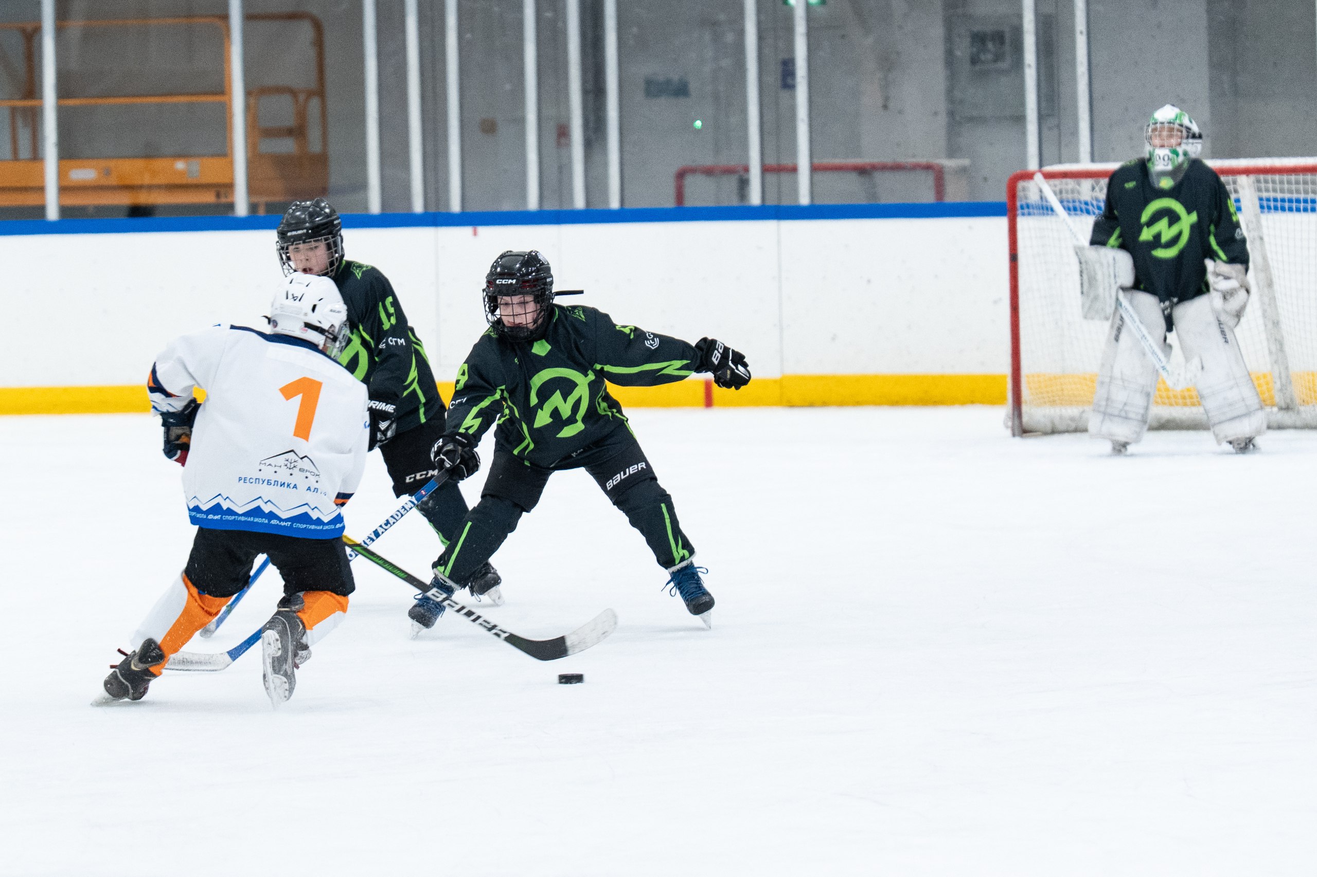 В спорткомплексе «Сосновый» прошёл турнир по хоккею среди команд 2015 г.р В спорткомплексе «Сосновый» прошёл турнир по хоккею среди команд 2015 г.р