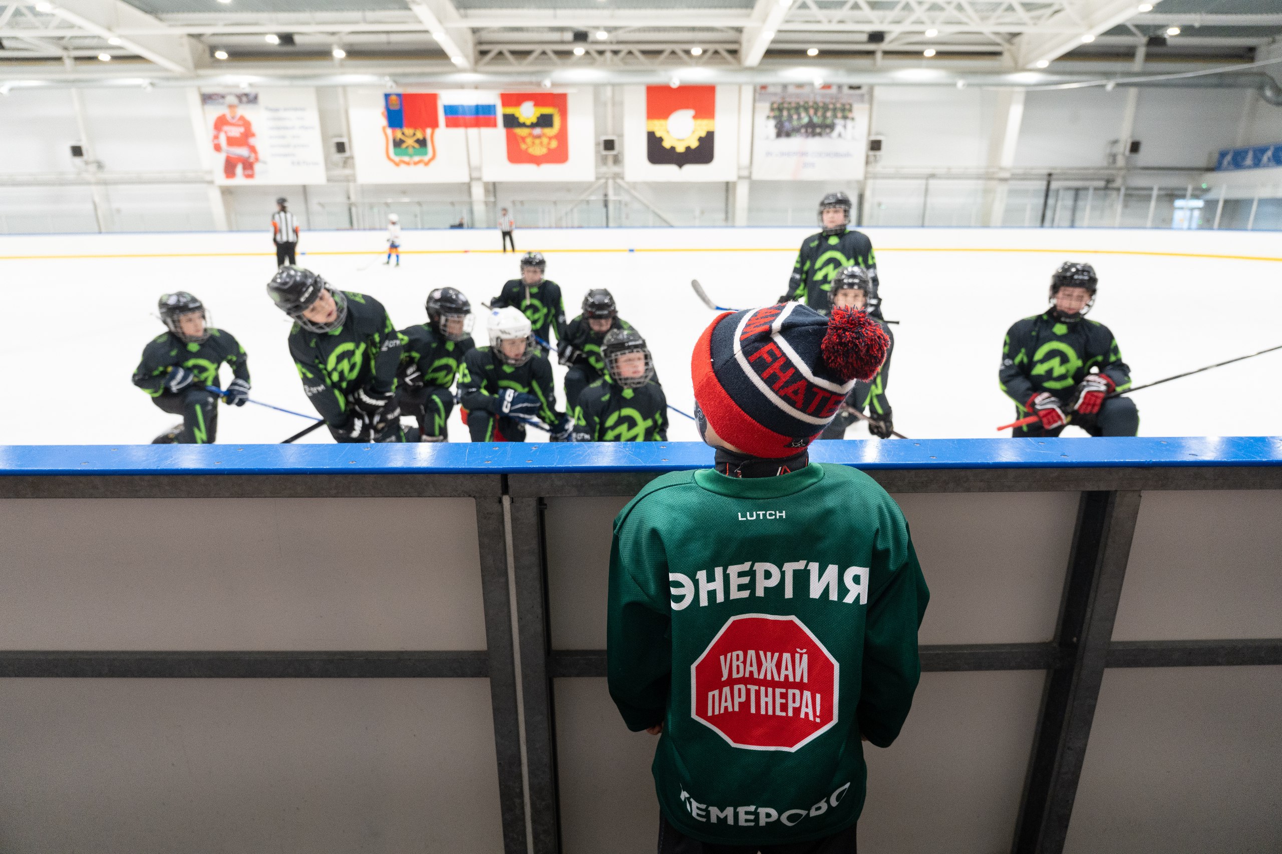 В спорткомплексе «Сосновый» прошёл турнир по хоккею среди команд 2015 г.р В спорткомплексе «Сосновый» прошёл турнир по хоккею среди команд 2015 г.р