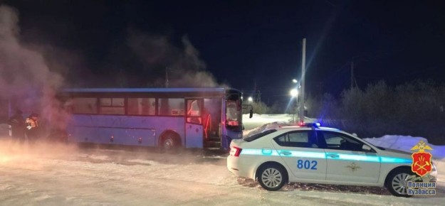Пассажирский автобус загорелся в Тайге