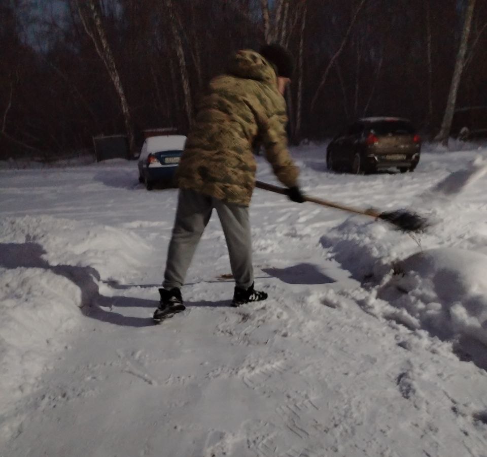 В Кемерове продолжается уборка снега на городских и дворовых территориях В Кемерове продолжается уборка снега на городских и дворовых территориях